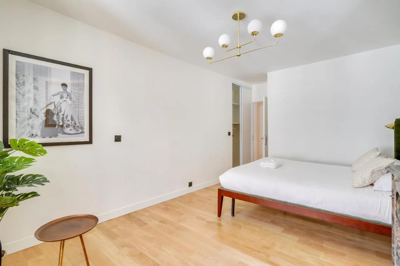 Beautiful Apartment For 8 People Paris